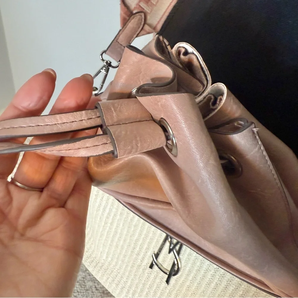 STEVE MADDEN Bmayor Raffia Crossbody Bucket Bag Blush Pink Strawberry Milkshake - Picture 5 of 16